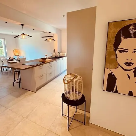 Le Plein Soleil , Charme Et